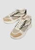 Sneaker mit Schnürung