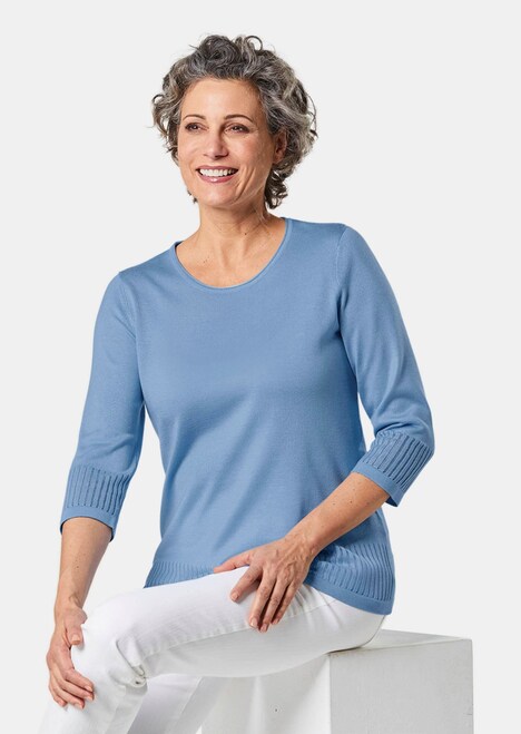 Gepflegter Ajour-Pullover mit femininen Durchbrüchen