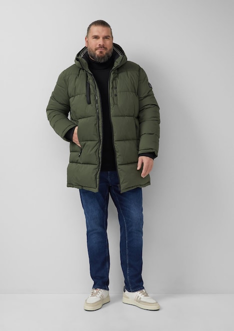 Wasserabweisende Pufferjacke mit abnehmbarer Kapuze und sportiven Details