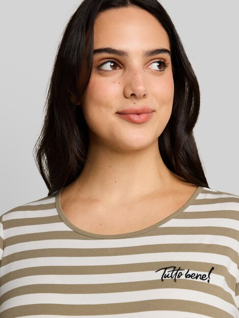 T-Shirt mit Stickerei