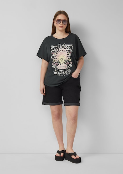 Gewaschenes Oversize-Shirt mit Frontprint