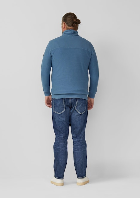 Leichter Pullover mit Snood-Kragen und Logo-Detail