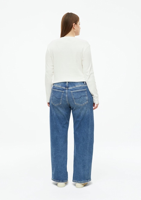 Jeans / Mid Rise / Wide Fit