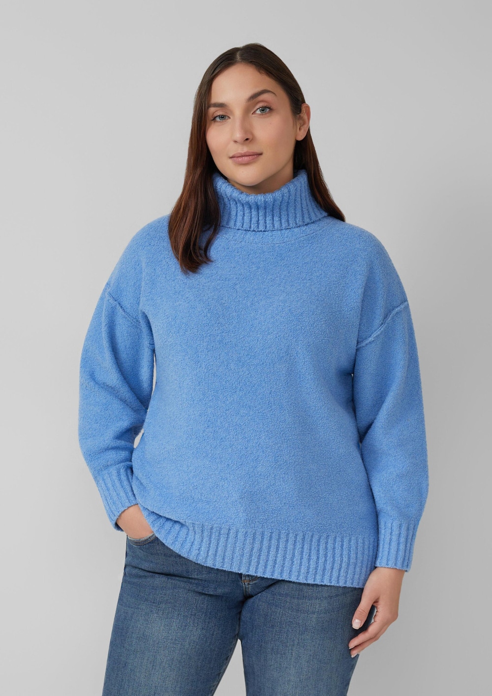 Kuscheliger Strickpullover mit breitem Rollkragen