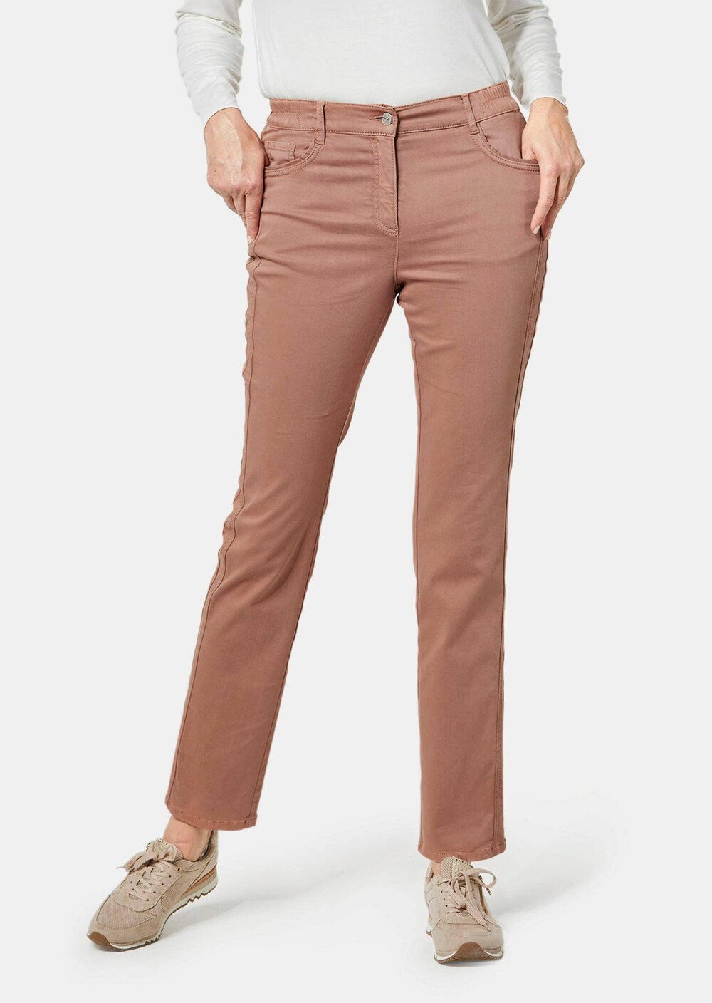 Hose Carla in jeanstypischer Form und trendstarker Farbe