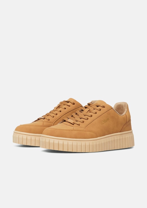 Sneaker mit Plateau-Sohle