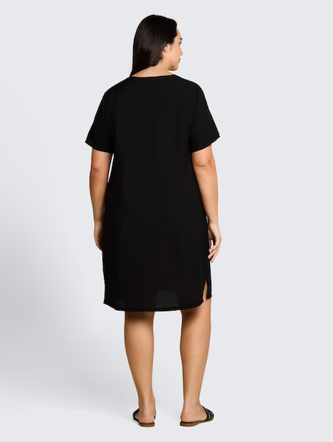 Kleid mit V-Ausschnitt