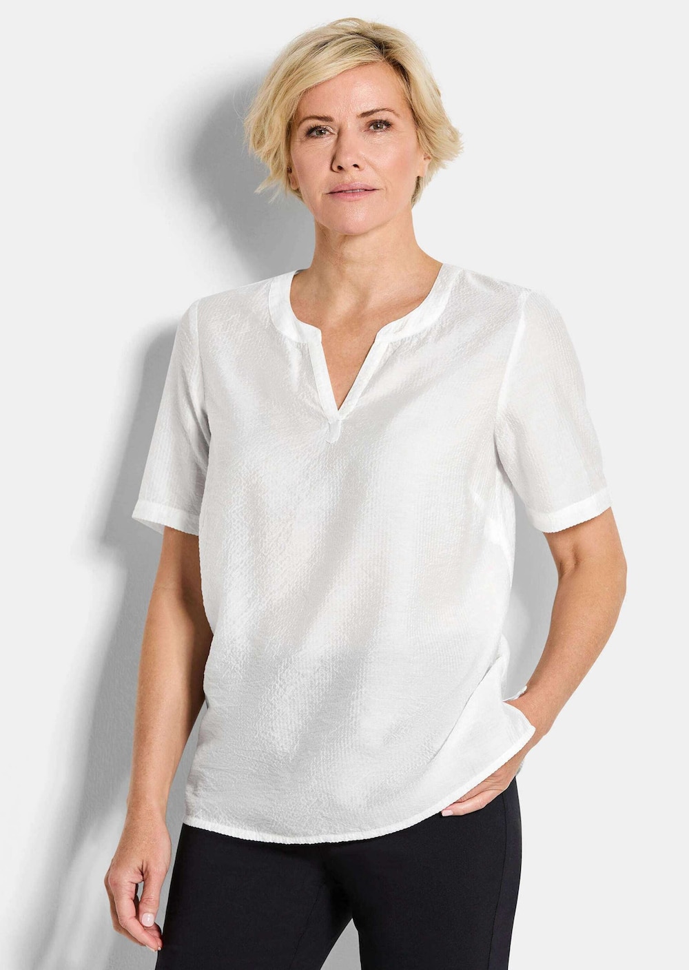 Blusenshirt mit feiner Streifenstruktur