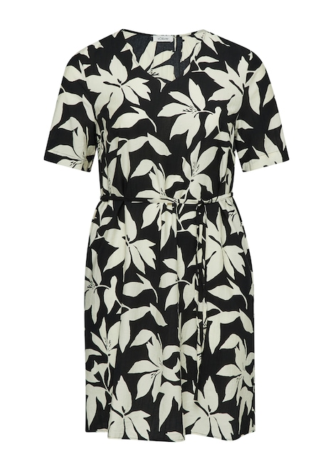 Strukturiertes Kleid mit Gürtel