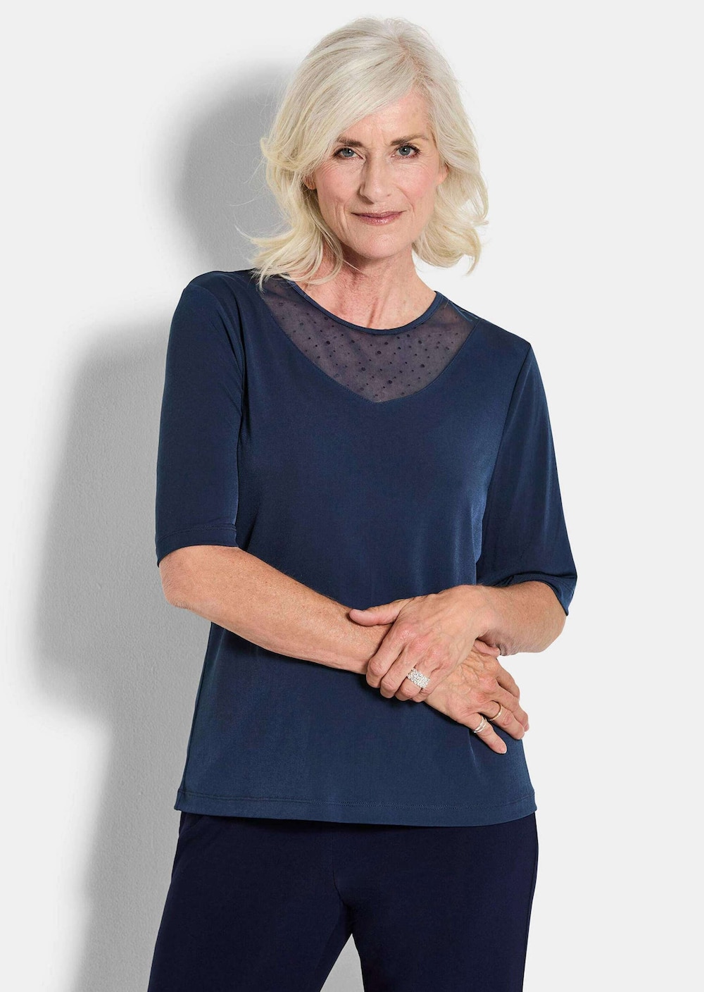 Elegantes Halbarmoberteil mit Mesh