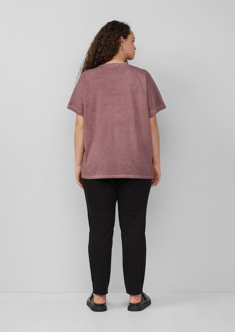 Gewaschenes T-Shirt mit Frontprint