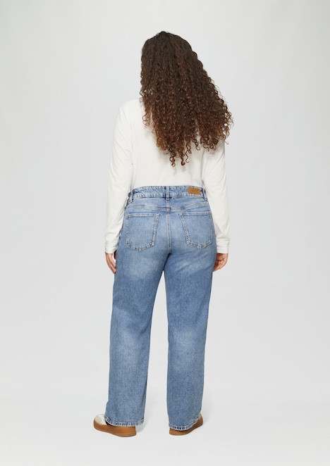 Jeans / Straight Fit / Mid Rise / Straight Leg