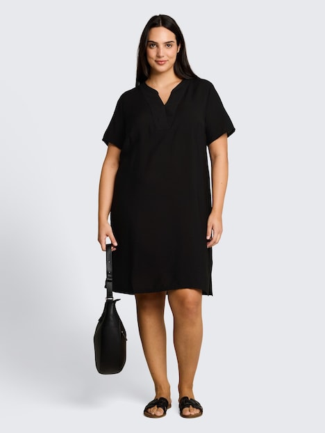 Kleid mit V-Ausschnitt