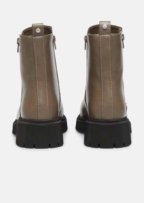 Stiefel in Leder-Optik mit Schmuck-Detail