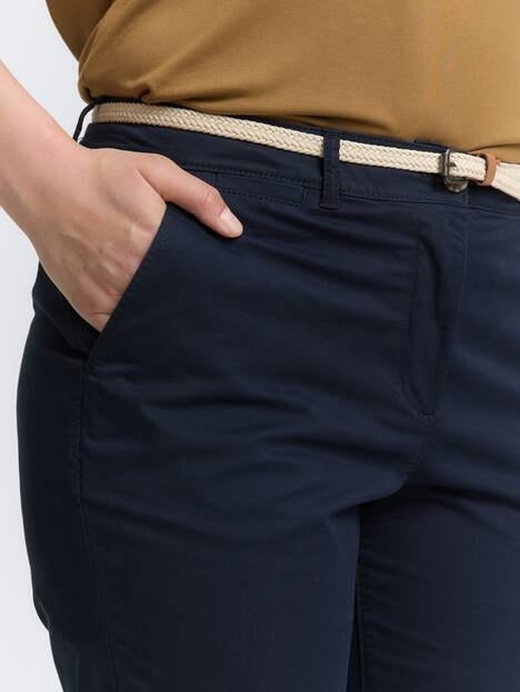 Slim Chino Hose mit Gürtel