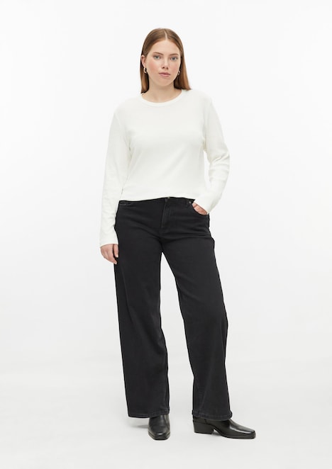 Jeans / Mid Rise / Wide Fit