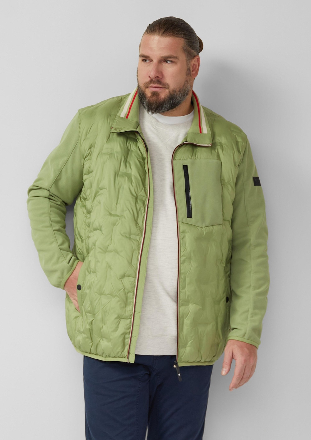Leicht wattierte Jacke im Fabricmix mit sportiven Details
