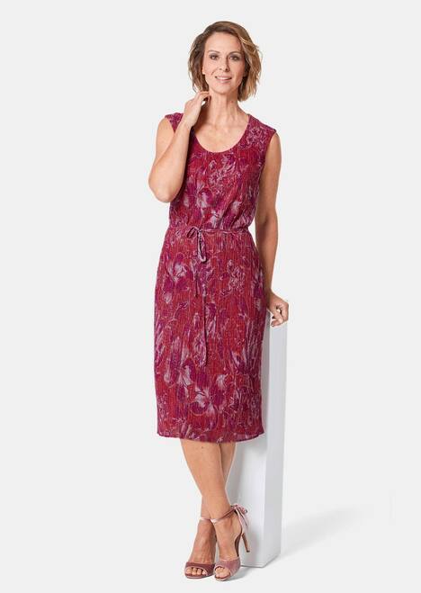 Figur umspielendes Kleid mit feinen Glanzgarnen