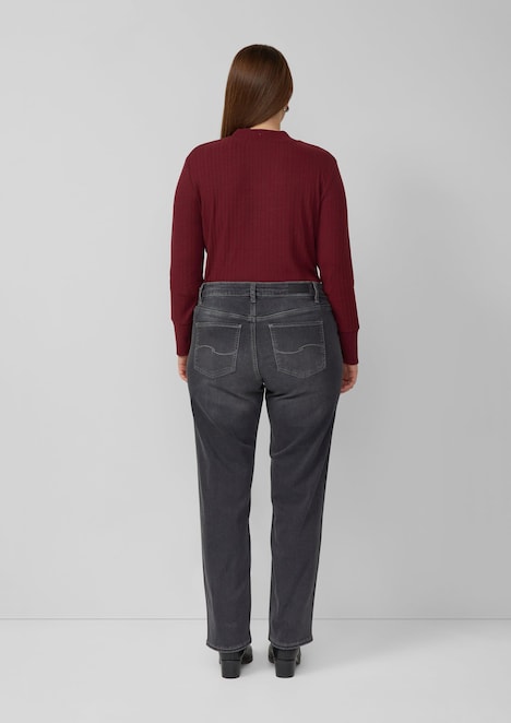 Jeans / Mid Rise / Straight Fit