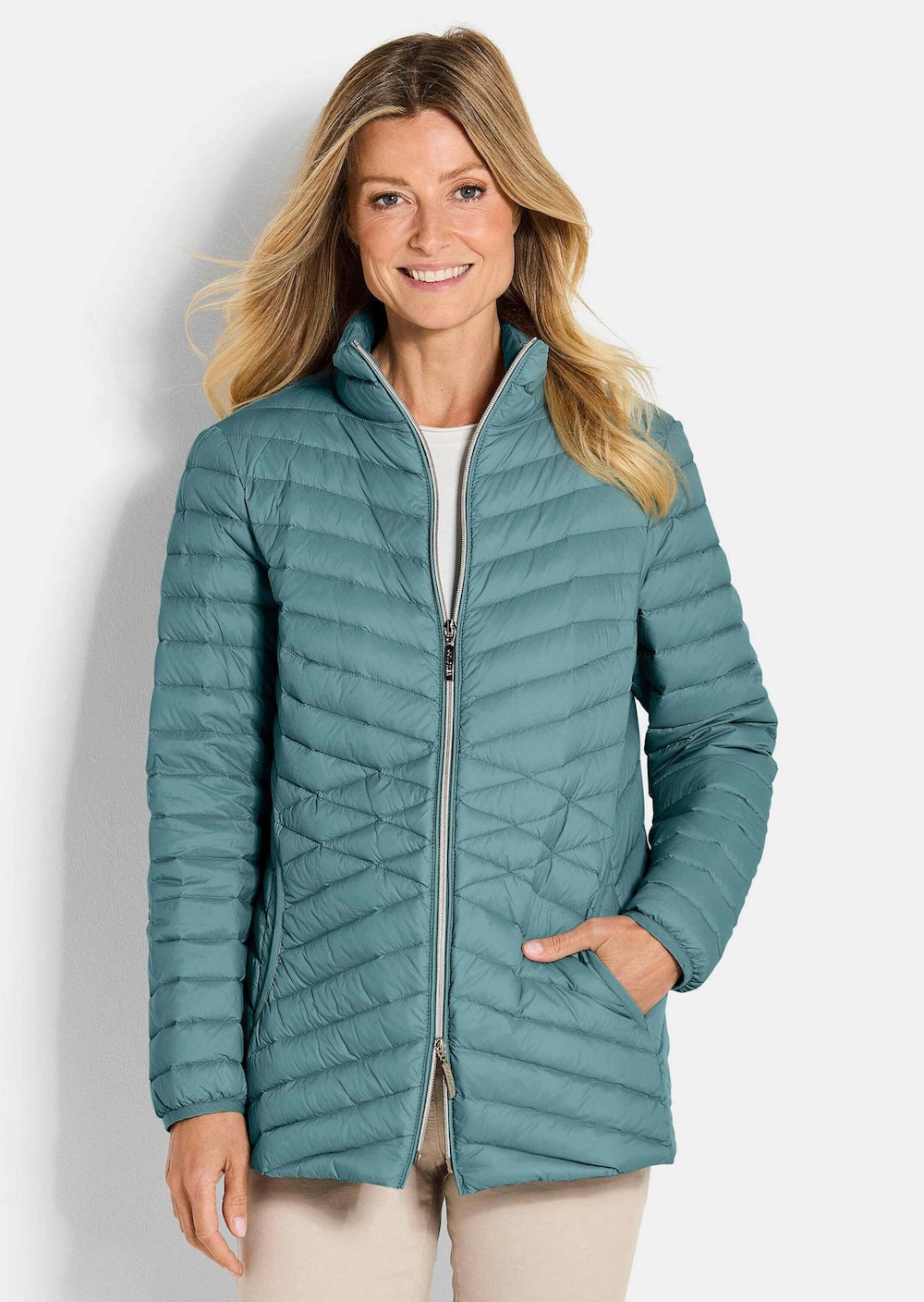 Herbstjacke mit Daunen, Stehkragen