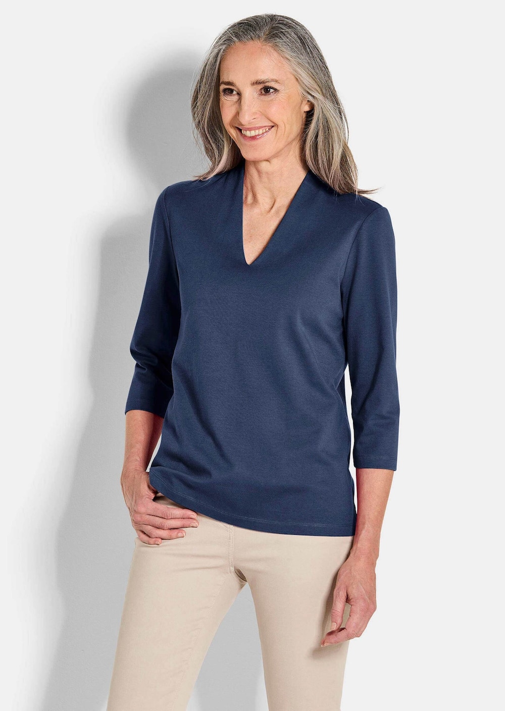 Elegantes Basic-Shirt mit V-Ausschnitt