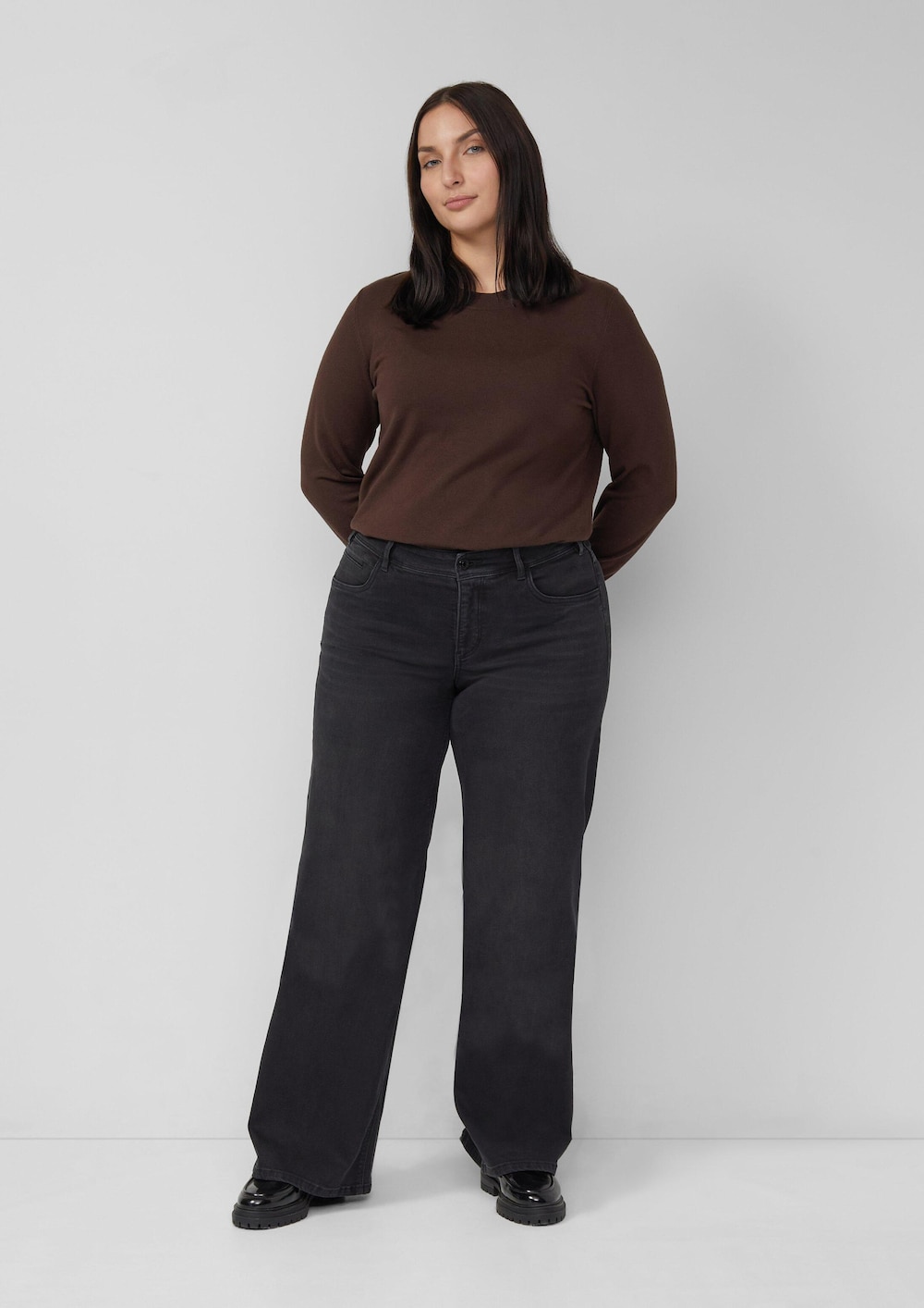 Jeans / Mid Rise / Wide Fit
