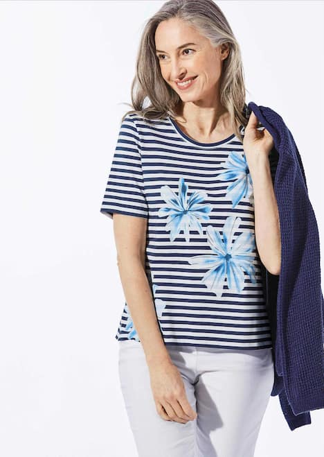 Shirt in maritimem Look