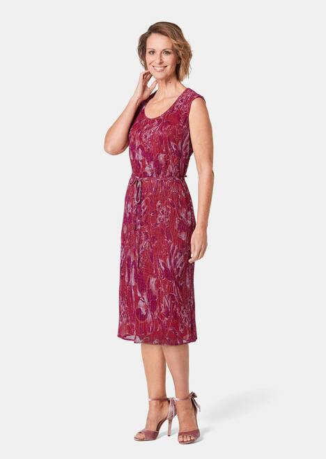 Figur umspielendes Kleid mit feinen Glanzgarnen