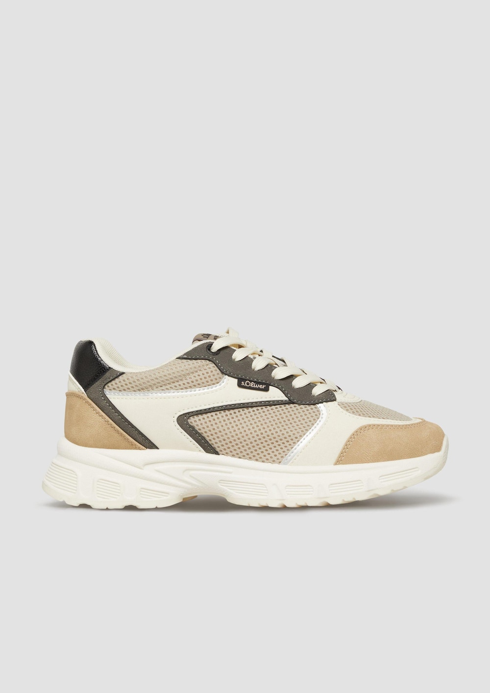 Sneaker mit Schnürung