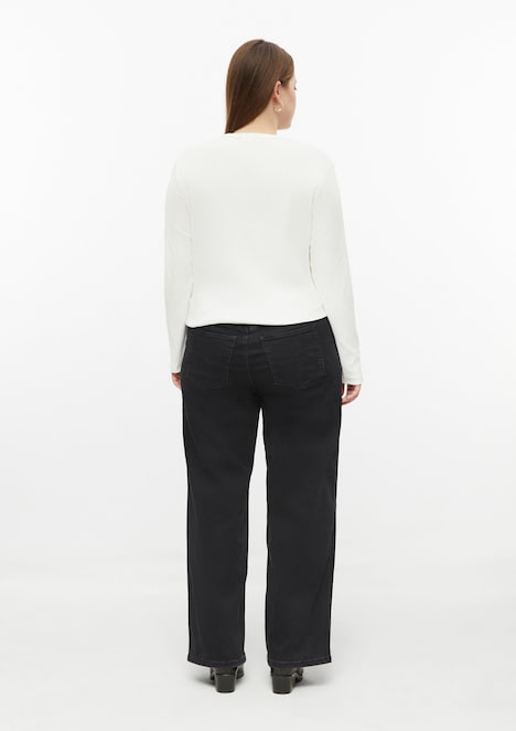 Jeans / Mid Rise / Wide Fit