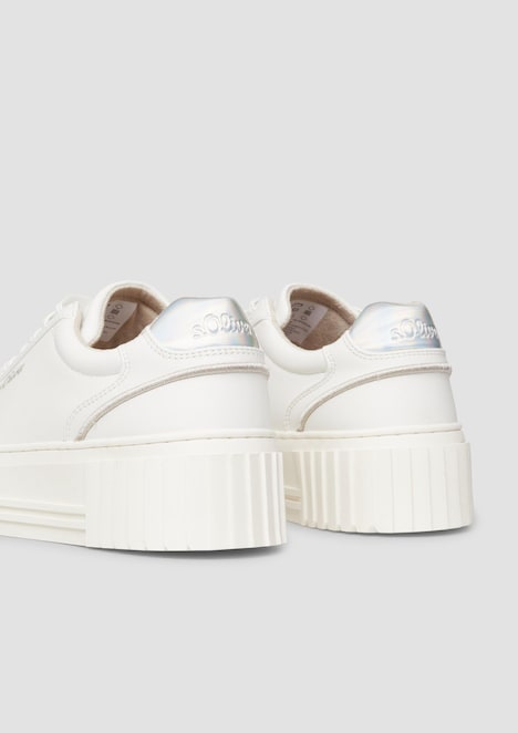 Sneaker mit Plateau-Sohle und Leo-Detail