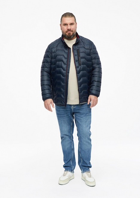 Leichte Steppjacke mit Kontrast-Details und Stehkragen