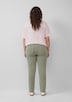 Jeans / Mid Rise / Slim Fit