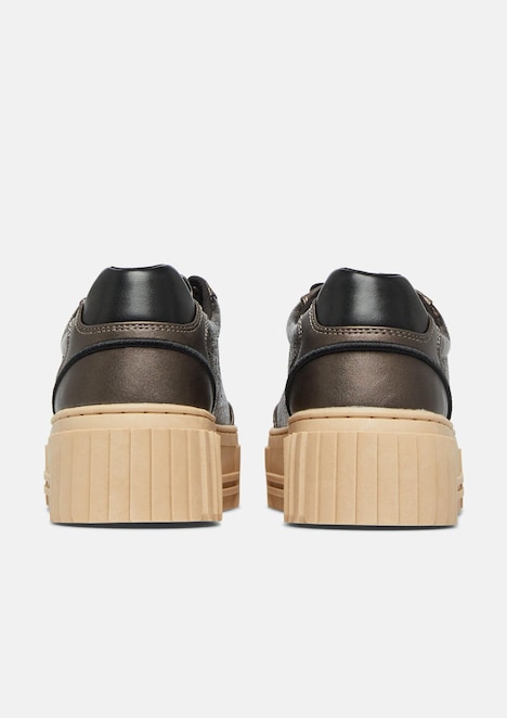 Sneaker mit Plateau-Sohle und Leo-Detail
