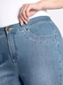 Capri-Jeans erhöht