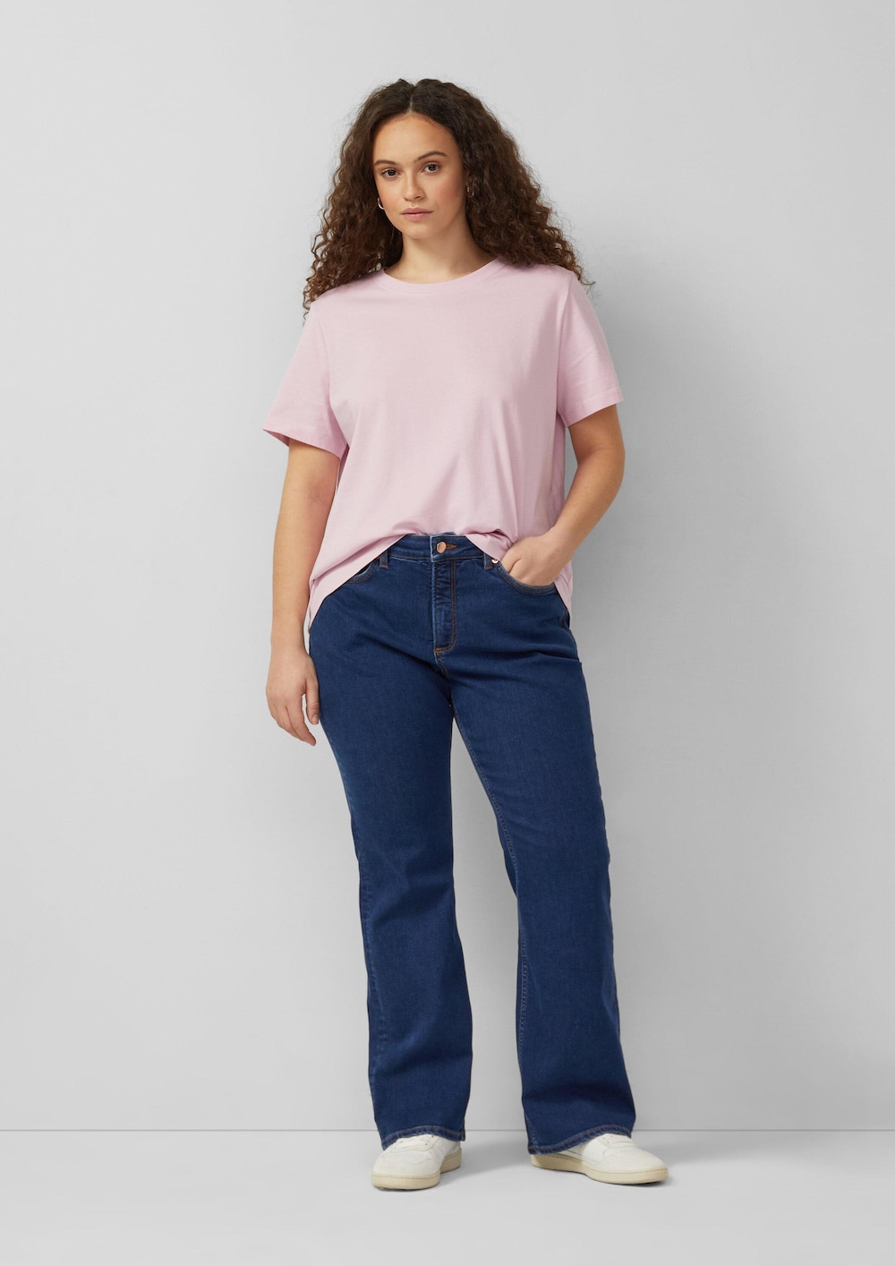 Jeans / Mid Rise / Bootcut Fit