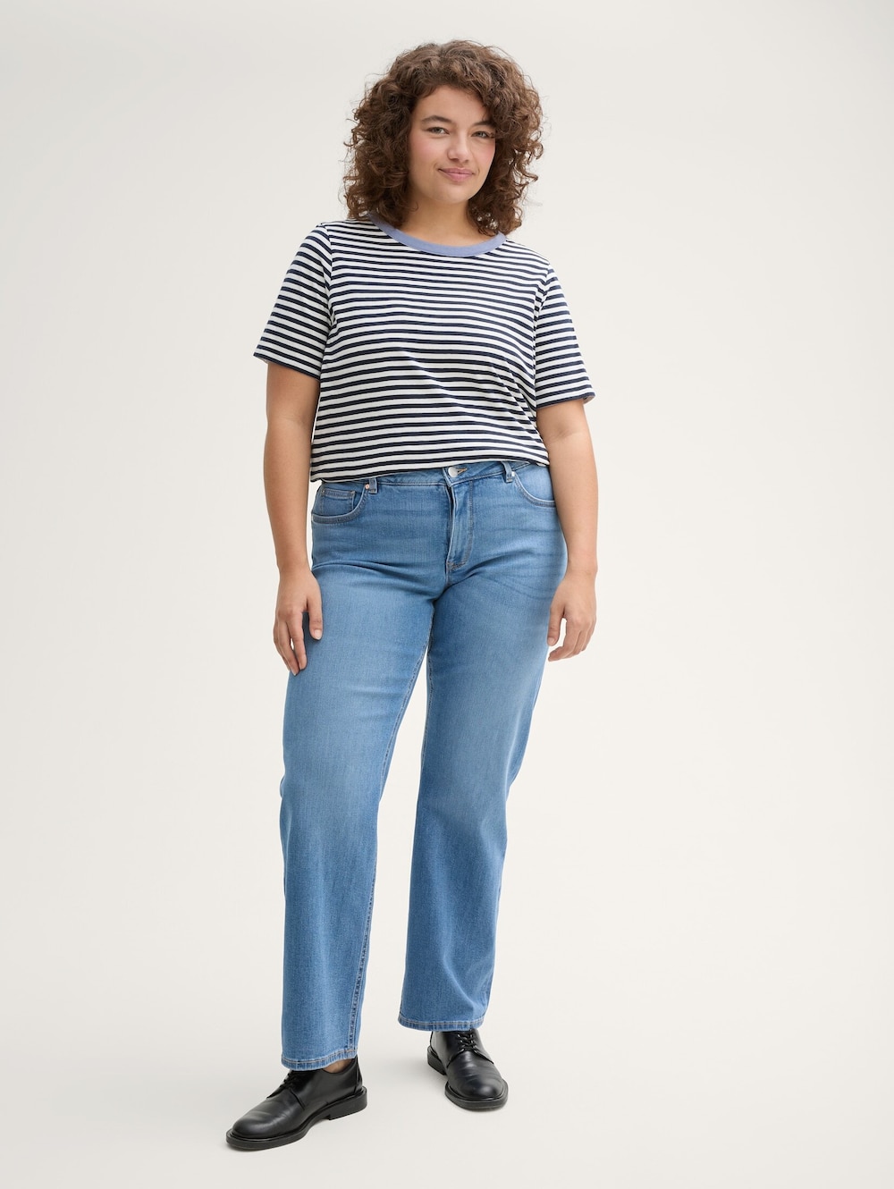STRAIGHT Jeans