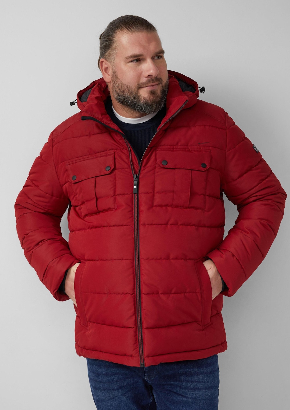 Sportive Puffer-Jacke mit abnehmbarer Kapuze