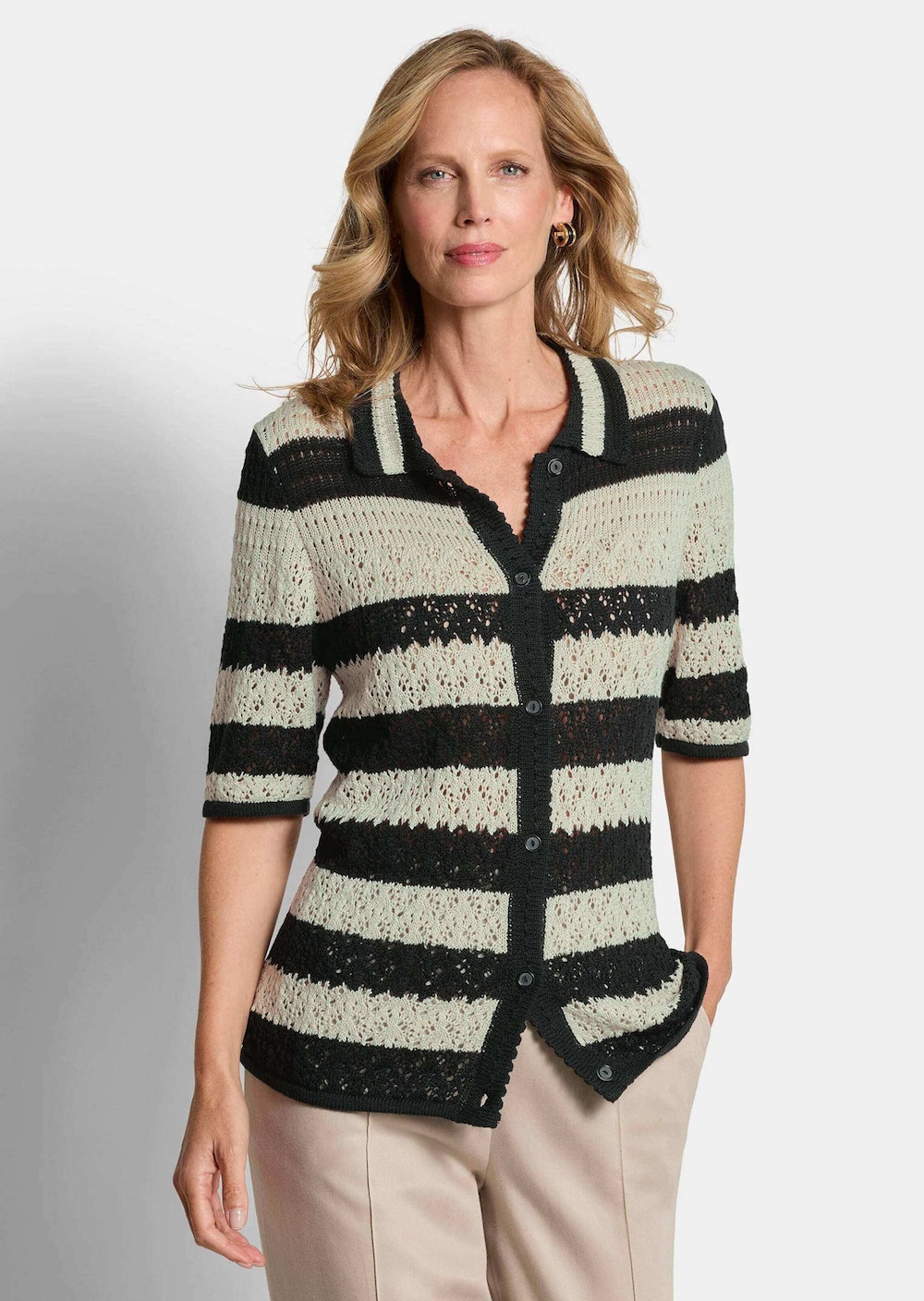 Ajourjacke in maritimen Look