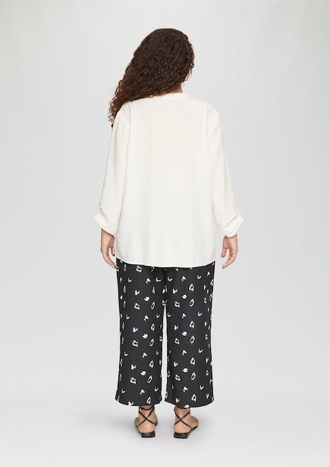 Bluse mit Stehkragen und Knopfleiste