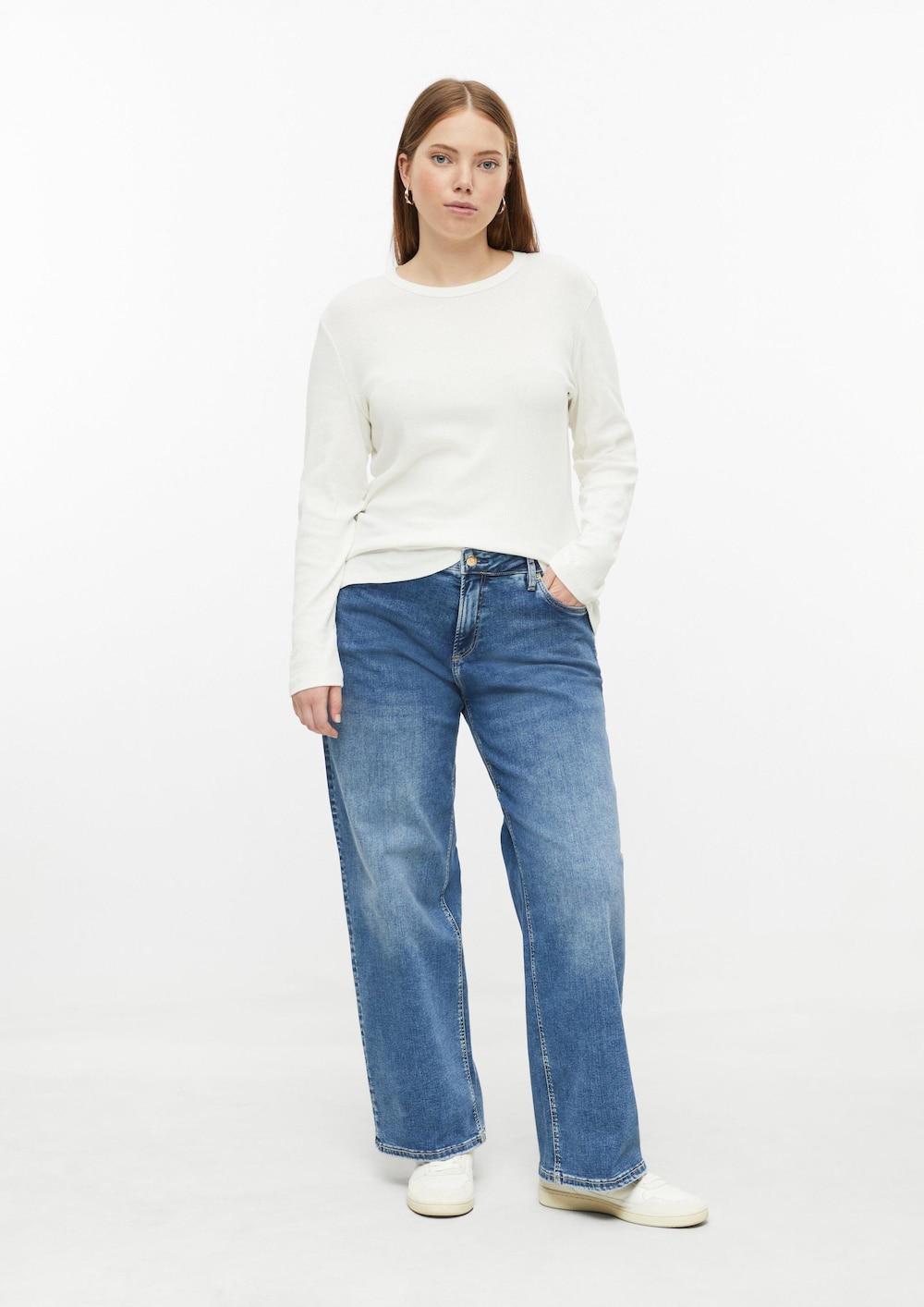 Jeans / Mid Rise / Wide Fit
