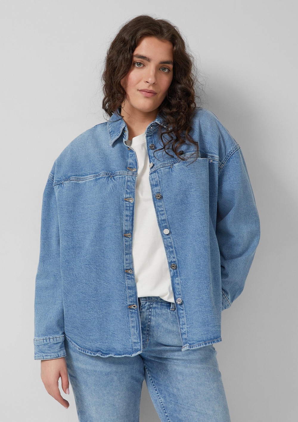 Denim-Jacke im Relaxed Fit mit Hemdkragen