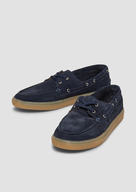 Leder-Schnürschuh im Mokassin-Stil