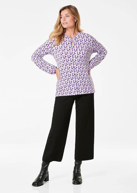 Schönes Druckshirt mit außergewöhnlichem Ausschnitt