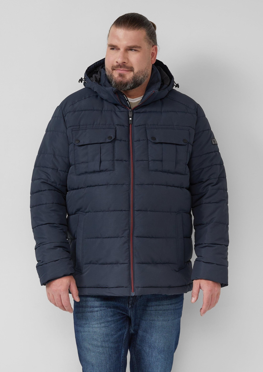 Sportive Puffer-Jacke mit abnehmbarer Kapuze