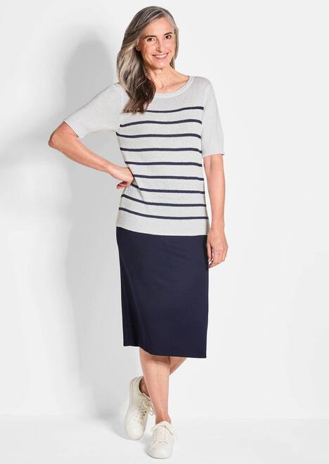 Maritimer Pullover mit U-Boot-Ausschnitt