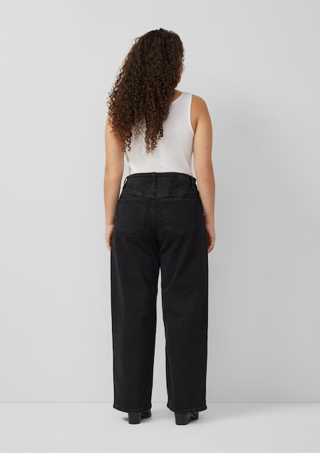Jeans / Mid Rise / Wide Fit