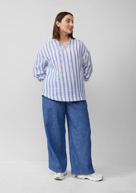 Bluse mit Rüschen und Glitzergarn
