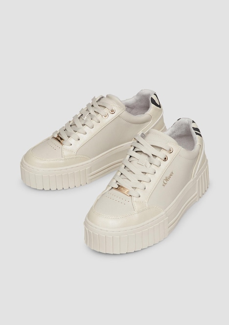 Sneaker mit Plateau-Sohle und Leo-Detail