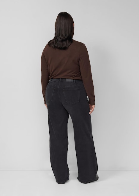 Jeans / Mid Rise / Wide Fit
